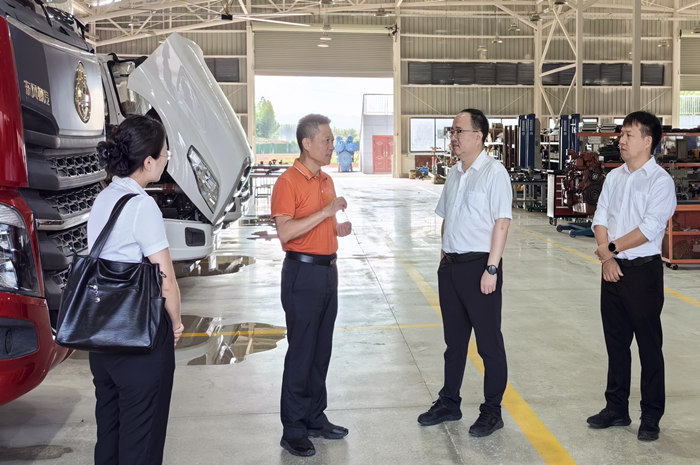 在（zài）重型車輛實訓基地調研_副本.jpg