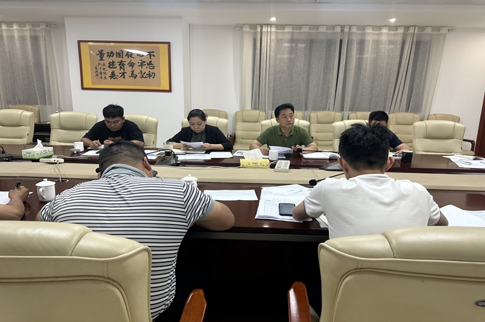 1745551628133076956.jpg 規劃建設(shè)辦公室主任李偉作檢查(chá)情況通報.jpg