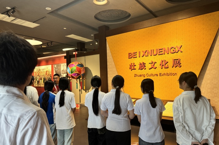 1747400949242032517.jpg 參觀壯族文化展廳(tīng).JPG.jpg