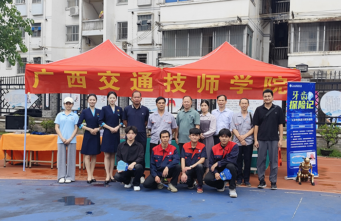 1748996837033013144.jpg 展示現場師生合影.jpg