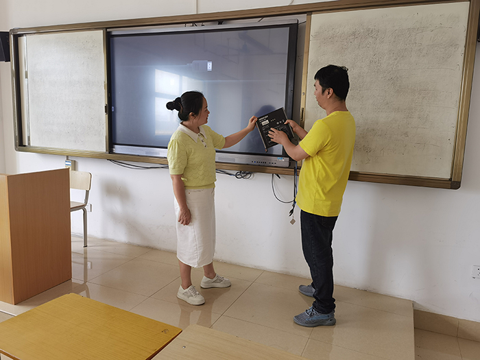 檢查教學一體機.jpg