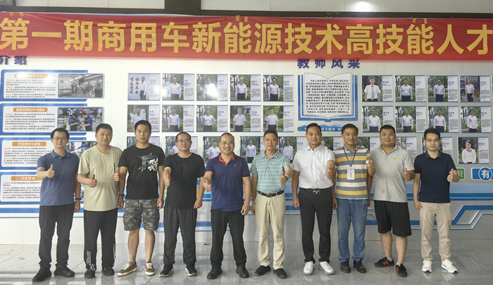 1753525693748028513.jpg 合影1_副本.jpg