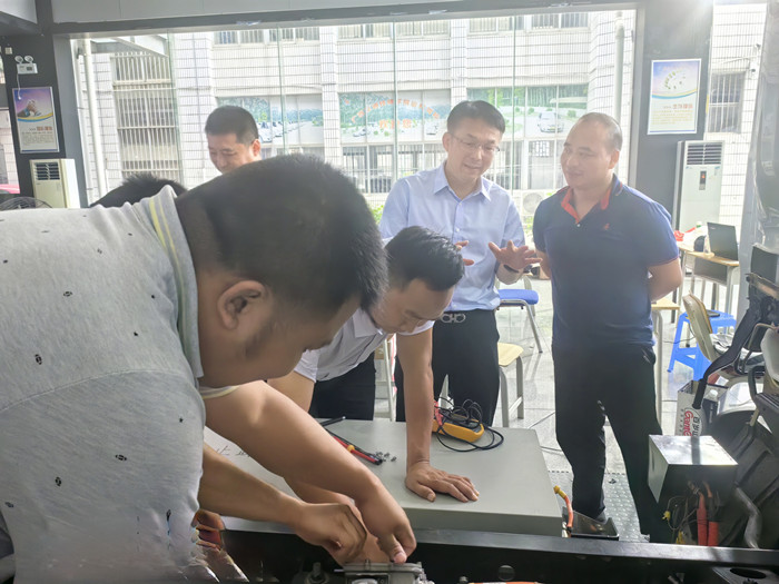 1753525703783061855.jpg 院長與柳汽專家交流_副本.jpg